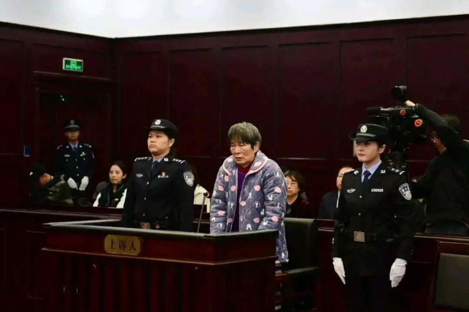 余华英拐卖儿童案重审一审宣判现场，正义终将胜利！