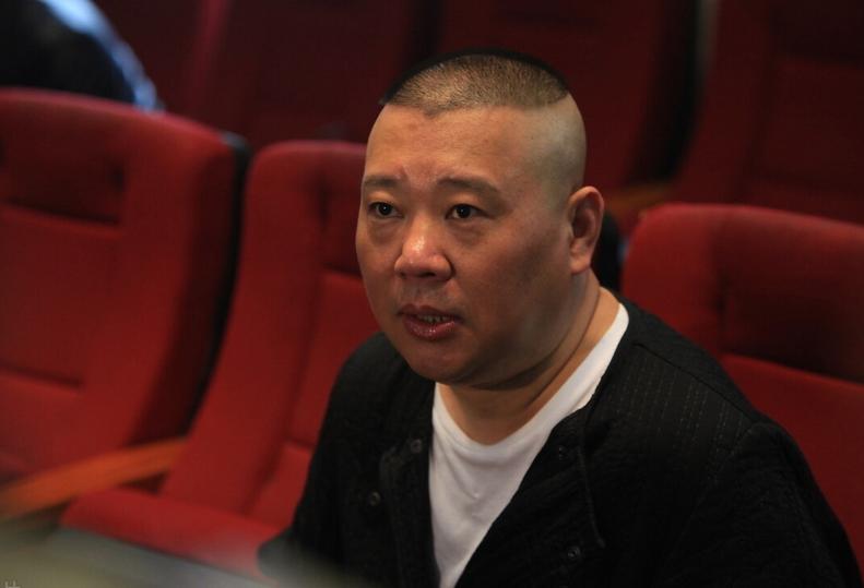 岳云鹏国外演出提词器故障应急处理，现场应变指南