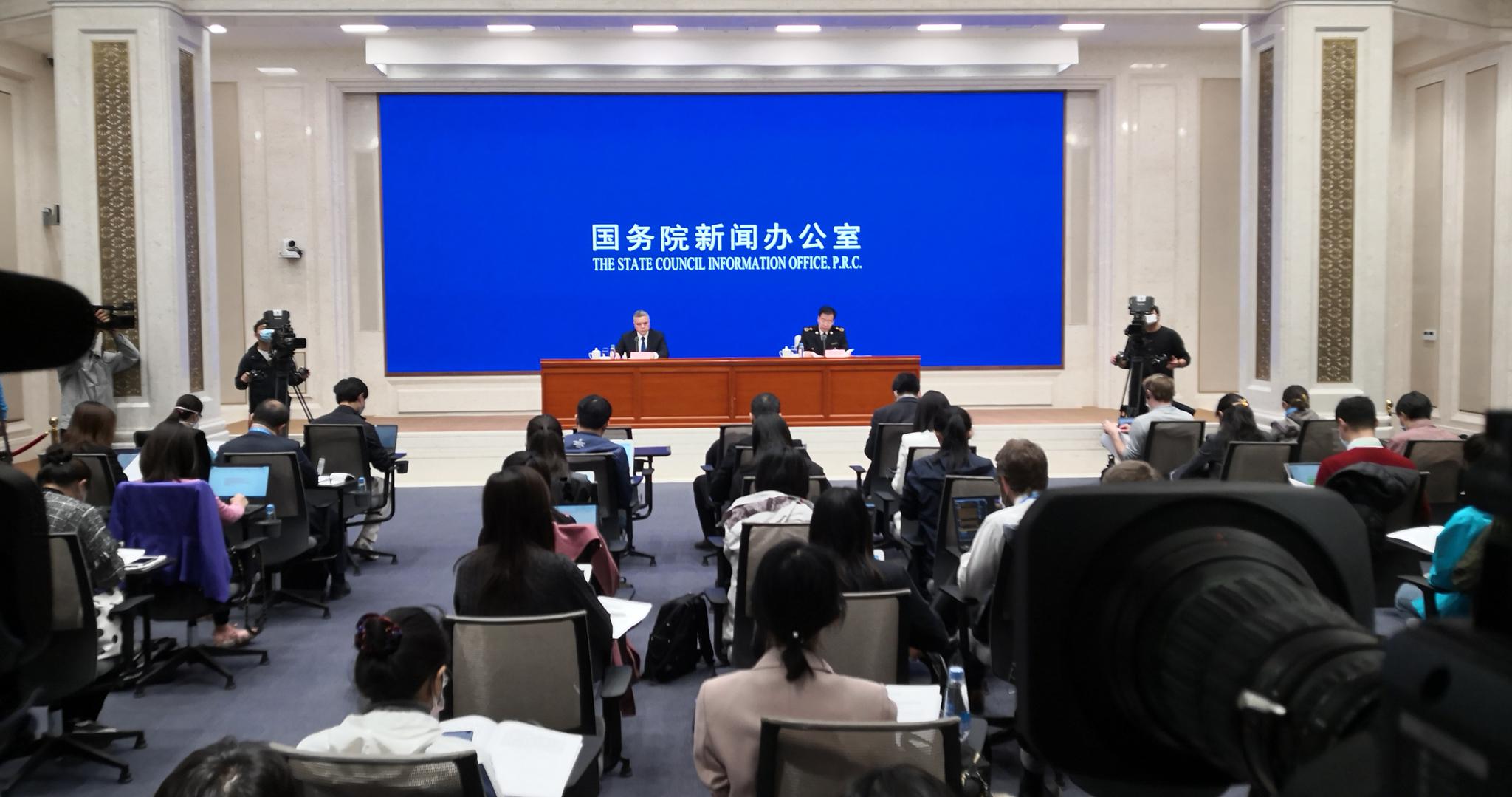 海关总署揭秘，中国无意刻意追求贸易顺差——聚焦小巷特色小店的独特故事