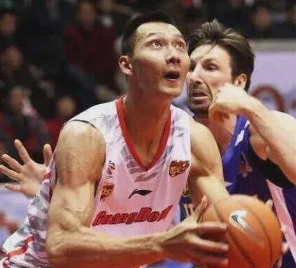 网友热议易建联嫖娼疑云与小巷特色小店的逃离现实纷扰之旅
