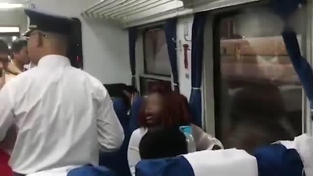 外籍旅客霸座骂人？铁路部门的应对策略与处置步骤指南