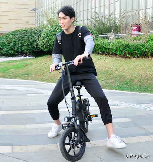 男子撞电动车赔2500后的应对步骤指南，反思与行动指南