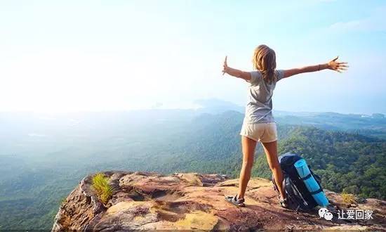 探索自然美景之旅，小明寻找内心平和之地的旅行分享