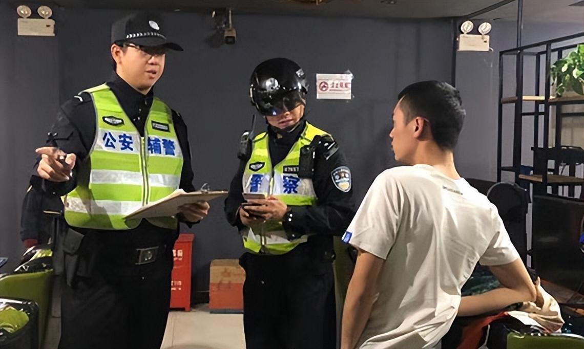 辅警最新动态与小巷深处的特色小店探秘