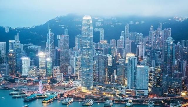 香港最新事件，城市温情与友情的动人瞬间