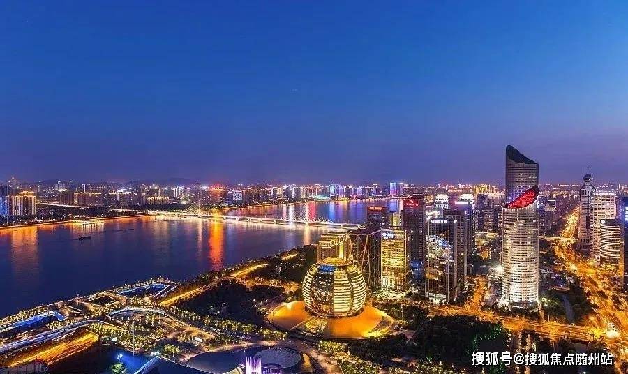 赵小米最新，小巷中的美食秘密