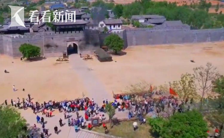 跟着团长打县城爆火现象揭秘，景区回应背后的旅游新风尚解析
