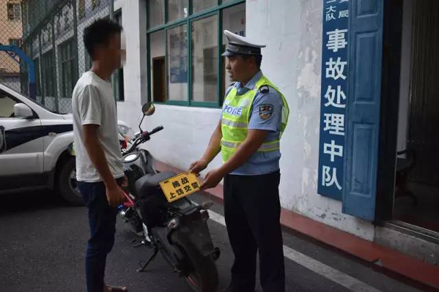 交警回应小学门口私自封路问题，加强交通管理，倡导自然探索之旅