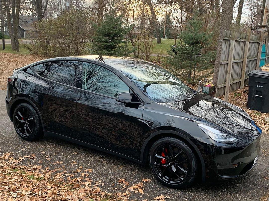 特斯拉震撼推出无人驾驶Model Y，引领智能出行新篇章！