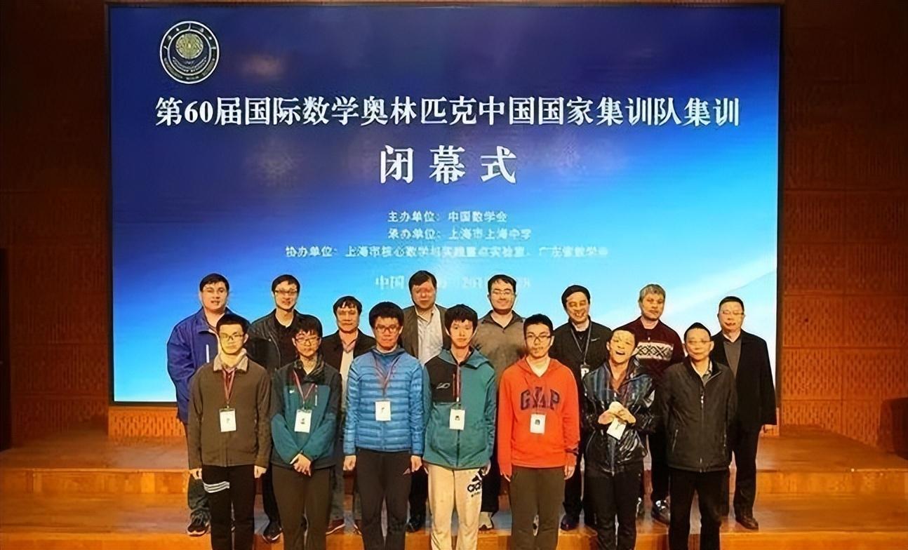 奥林匹克中心区点亮生命之树，自信与成就感的闪耀之源
