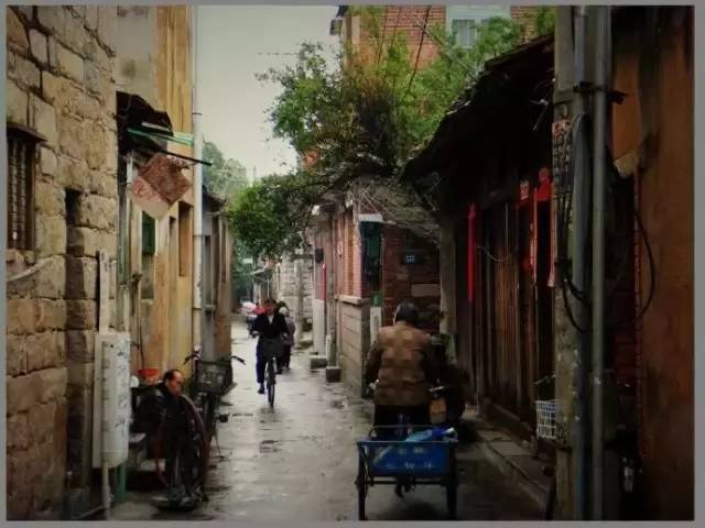 探秘小巷中的隐秘美味，四虎最新网的美食奇遇之旅