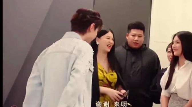 赵丽颖最新行程揭秘，探寻小巷中的隐藏特色小店