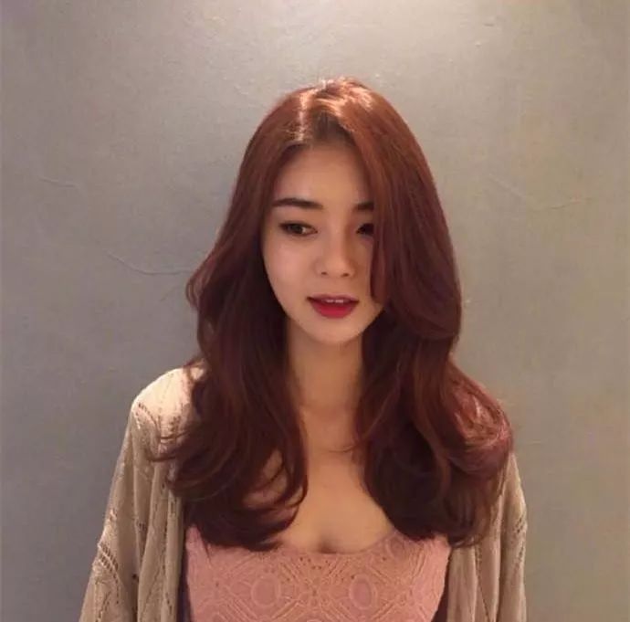最新时尚卷发发型图片，女性潮流烫发与卷发的魅力展示