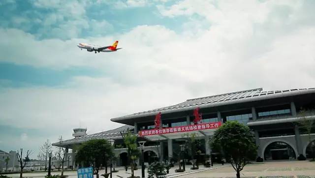 遵义龙坪机场最新动态与小巷独特风味探秘
