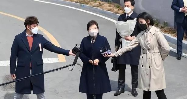 韩国政坛最新动态，自然之旅带来的鼓舞与轻松氛围