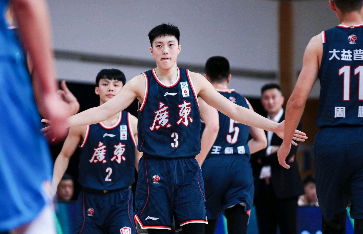 CBA广东队最新动态，热议焦点与各方观点分析